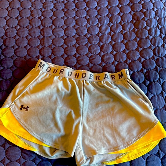 Under Armor running shorts MED - Picture 2 of 4